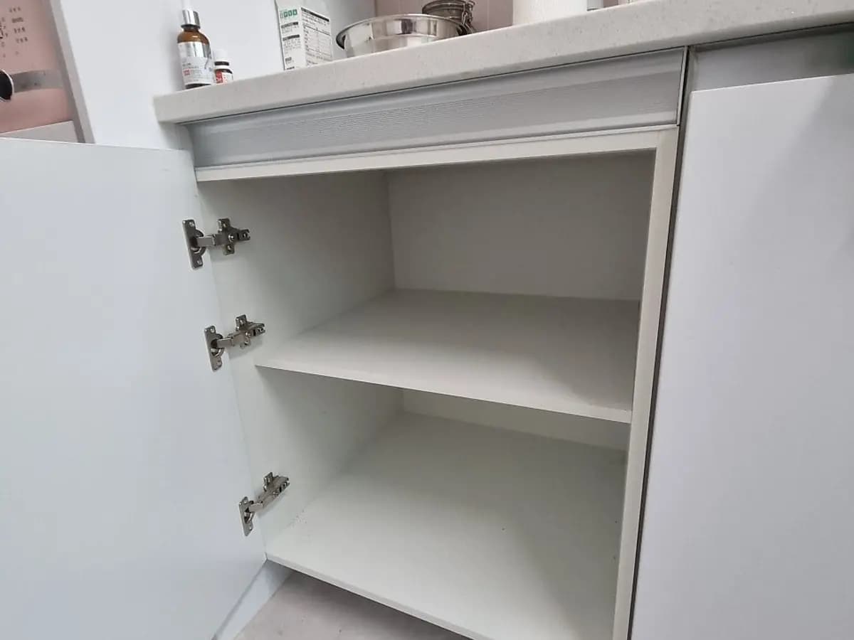 식기세척기 철거 · 원상복구 시공 현장 — 식기세척기 철거 후 하부장 원상복구 작업